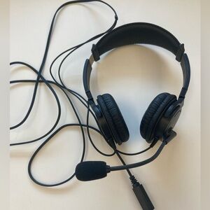 Kensington Hi-Fi USB headphones with microphone and 6ft cable